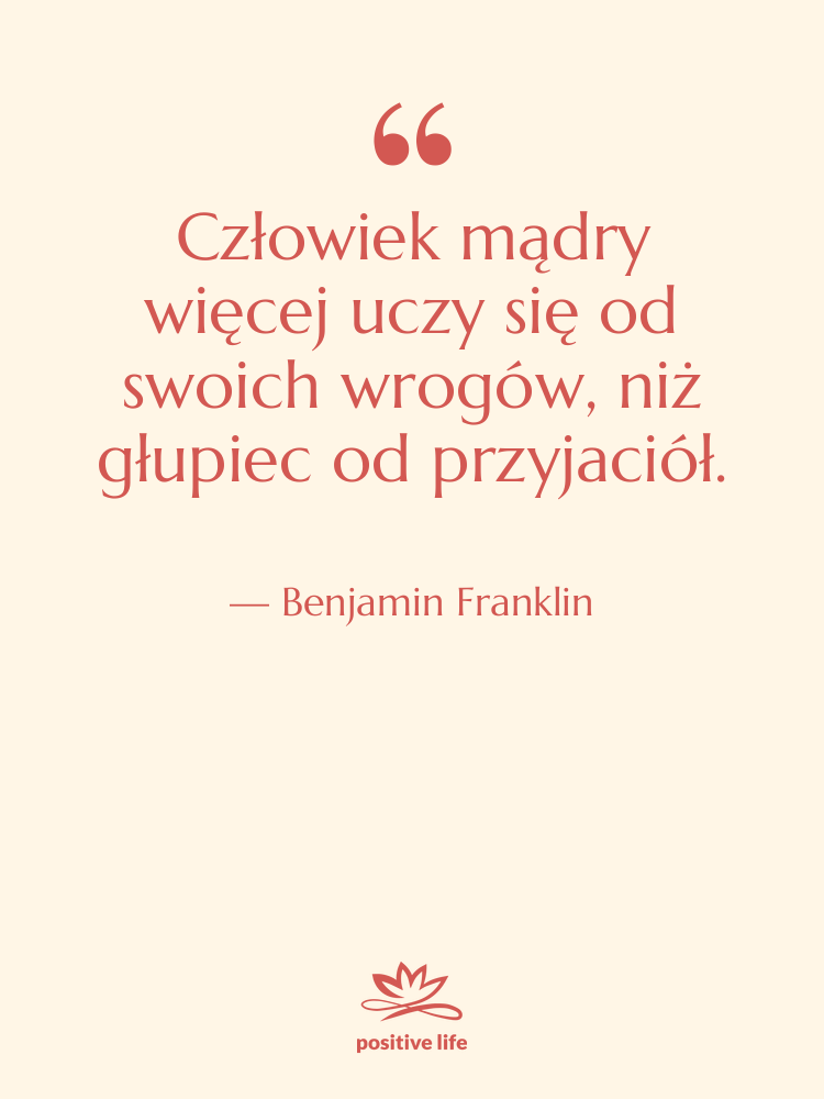 Cytat: Benjamin Franklin - Człowiek mądry więcej uczy się…