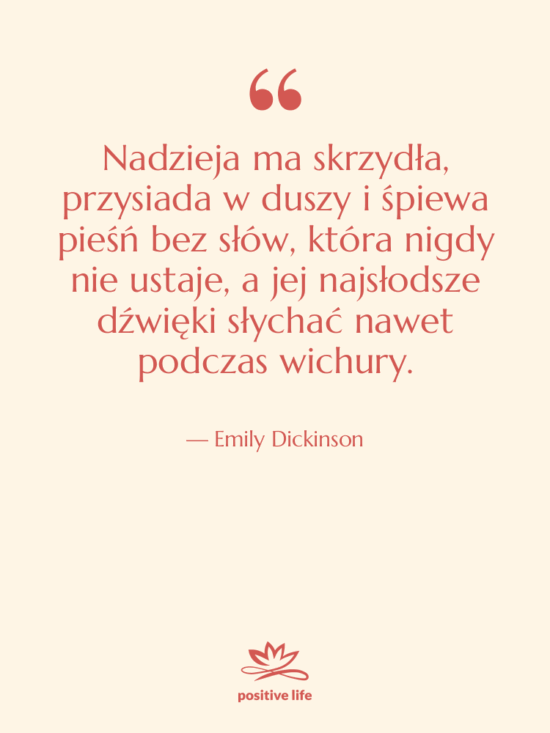 Cytat: Emily Dickinson - Nadzieja ma skrzydła, przysiada w…